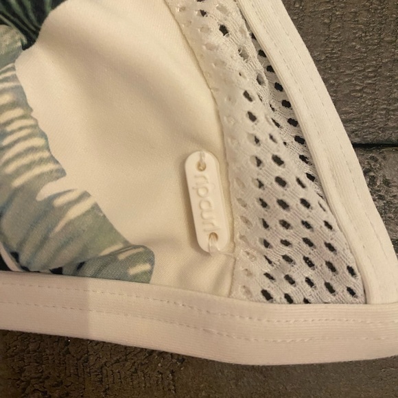 Cute RipCurl Bikinii - Picture 2 of 2